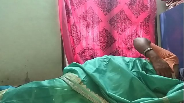 Desi  Indian Horny Tamil Telugu Kannada Malayalam Hindi Cheating Wife Vanitha Wearing  Saree Showing Big Boobs And Shaved Pussy Press Hard Boobs Press Nip Rubbing Pussy Masturbation